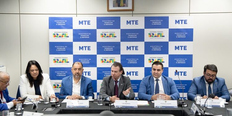 Ministro do Trabalho anuncia R$ 30 milhões para qualificação profissional em estados e municípios do Sine — Ministério do Trabalho e Emprego