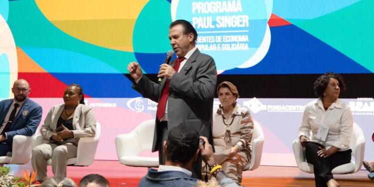 “Nós temos a responsabilidade de fazer a nossa conexão com o território e do território com o Brasil”, afirma Luiz Marinho