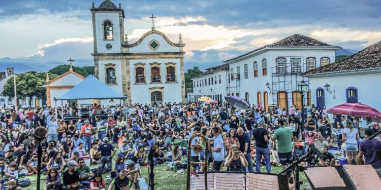 Jazz, blues e Paraty: Festival ocupa as ruas da cidade histórica