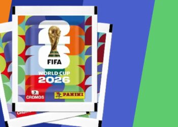 Colecionar álbum de figurinhas da Copa do Mundo une gerações