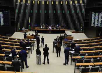 Minirreforma eleitoral limita e parcela multa a partidos políticos
