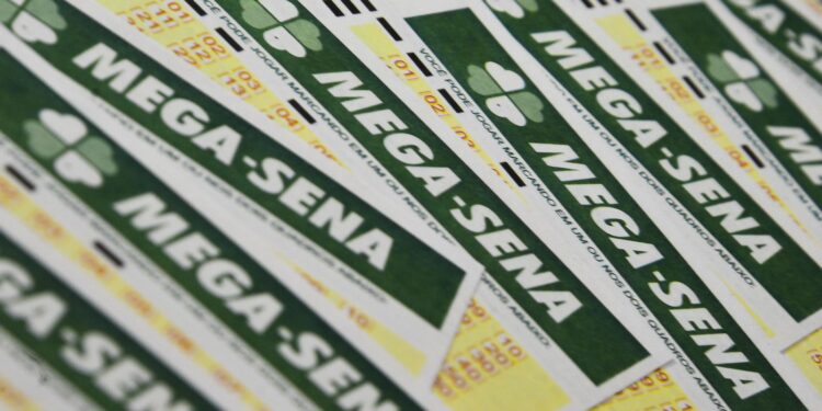 Mega-Sena acumula e prêmio principal vai para R$ 10 milhões