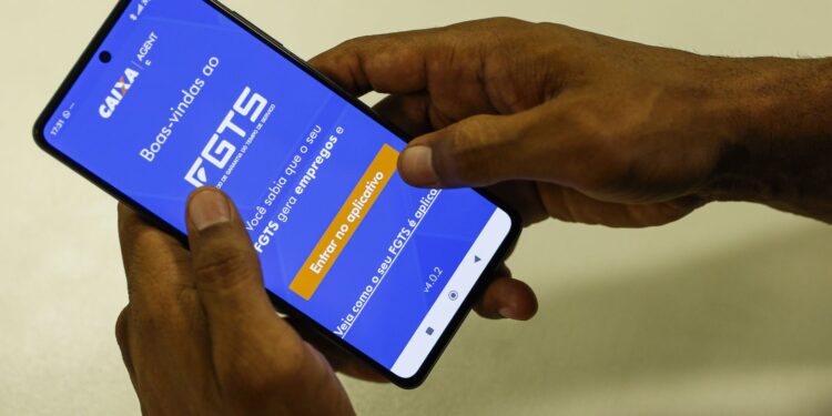 Caixa antecipa saque-aniversário do FGTS para demitidos