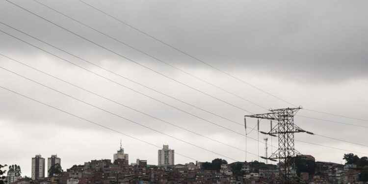 Fim de semana será de temporal no Sudeste e chuva intensa no Norte