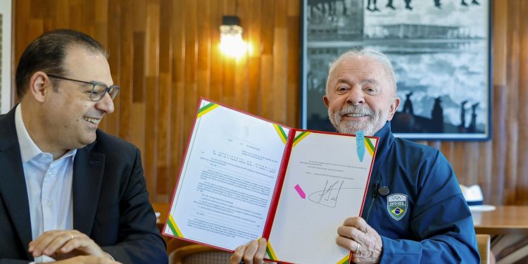 Lula sanciona lei que garante renovação automática da CNH