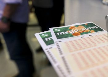 Mega-Sena acumula e prêmio principal vai para R$ 32 milhões