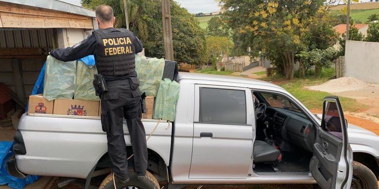 Comércio ilegal de cigarros eletrônicos e convencionais é alvo da PF